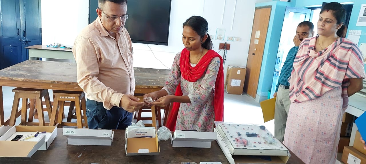 भौतिकी प्रयोगशाला