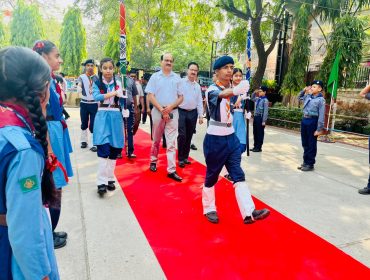 Welcome of Deputy Commissioner by Scout and Guides