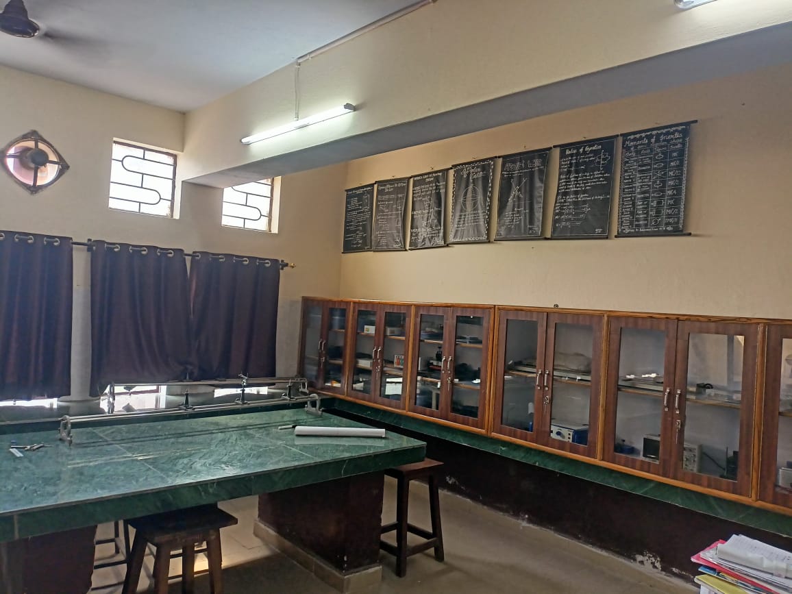 भौतिकी-प्रयोगशाला