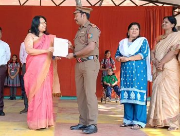 E Deeva got award from Assistant commissioner Hema K
