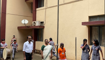 प्रधानाचार्य ने राष्ट्रीय ध्वज फहराया