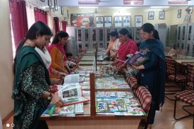 teachers in library