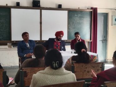 एसी सर ने विद्यालय का दौरा किया।