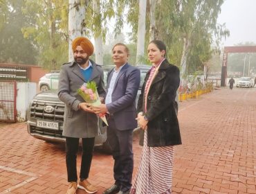 एसी सर ने विद्यालय का दौरा किया।