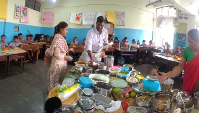 सामुदायिक दोपहर का भोजन