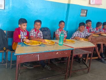 सामुदायिक दोपहर का भोजन