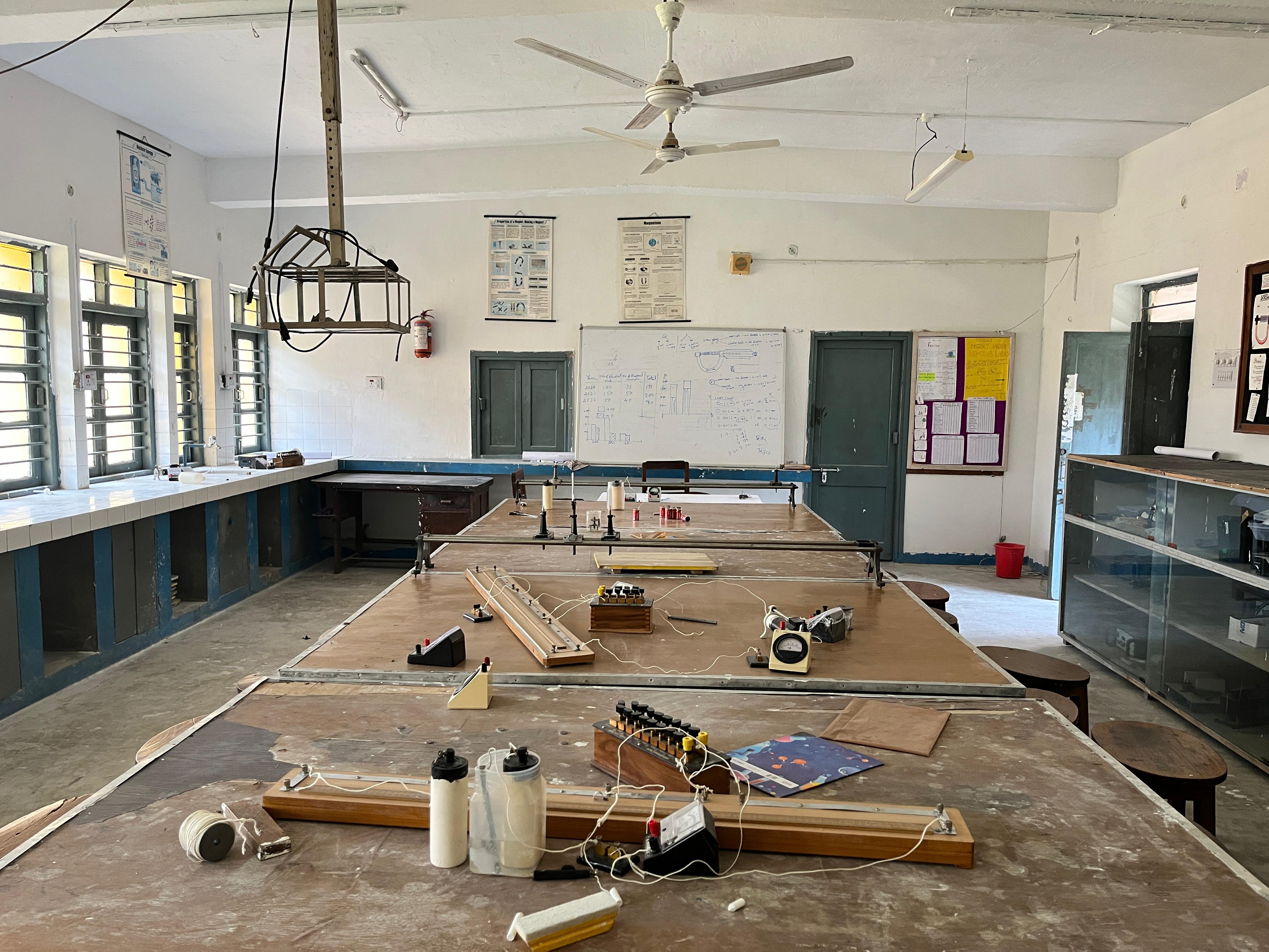 भौतिकी प्रयोगशाला