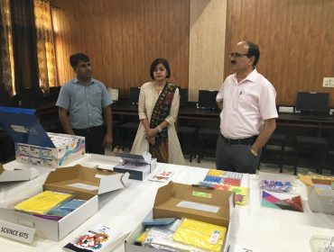 Image Showing: DC visit at computer lab