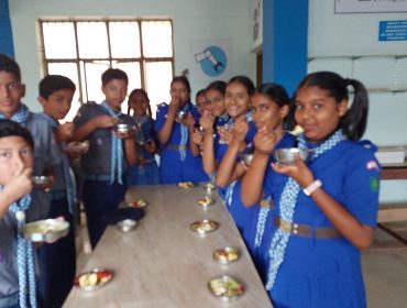 विश्व स्वास्थ्य दिवस स्काउट्स और गाइड द्वारा सामुदायिक दोपहर का भोजन