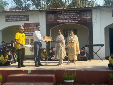 प्रमाणपत्र वितरण