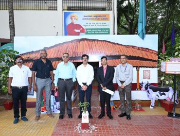 Digniraties with art work