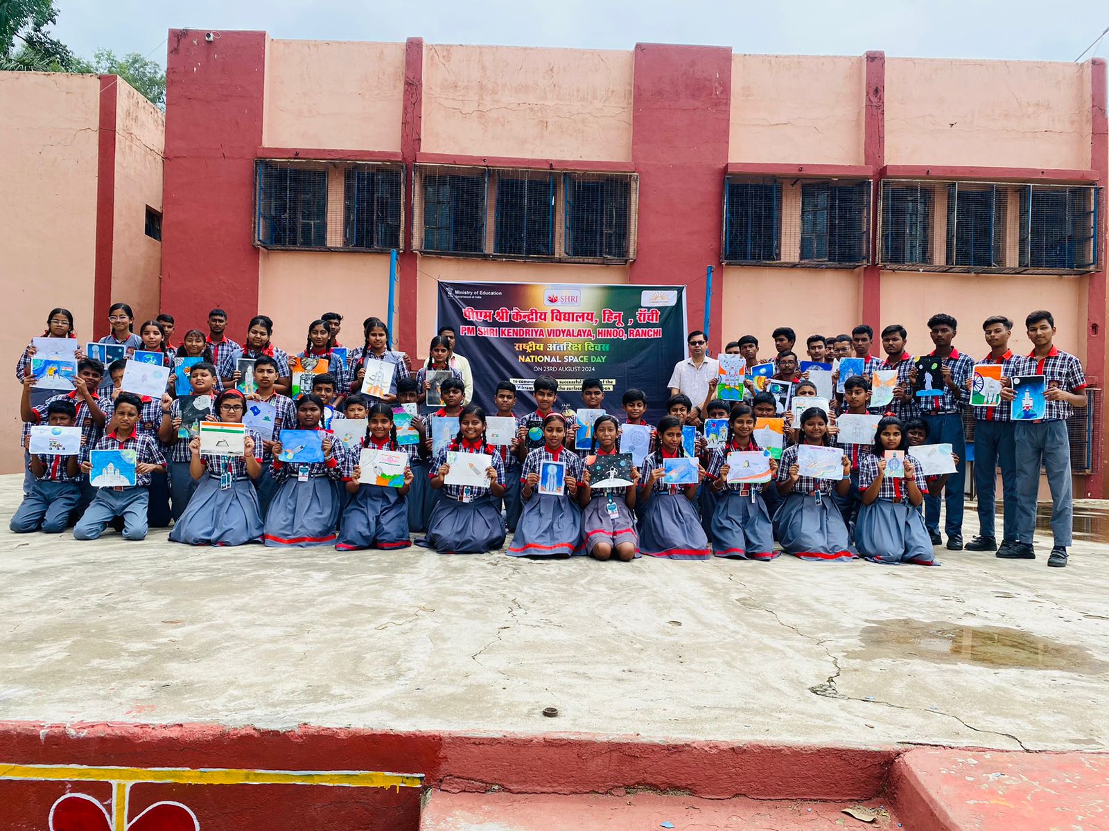 राष्ट्रीय अंतरिक्ष दिवस में ड्राइंग प्रतियोगिता के विजेता