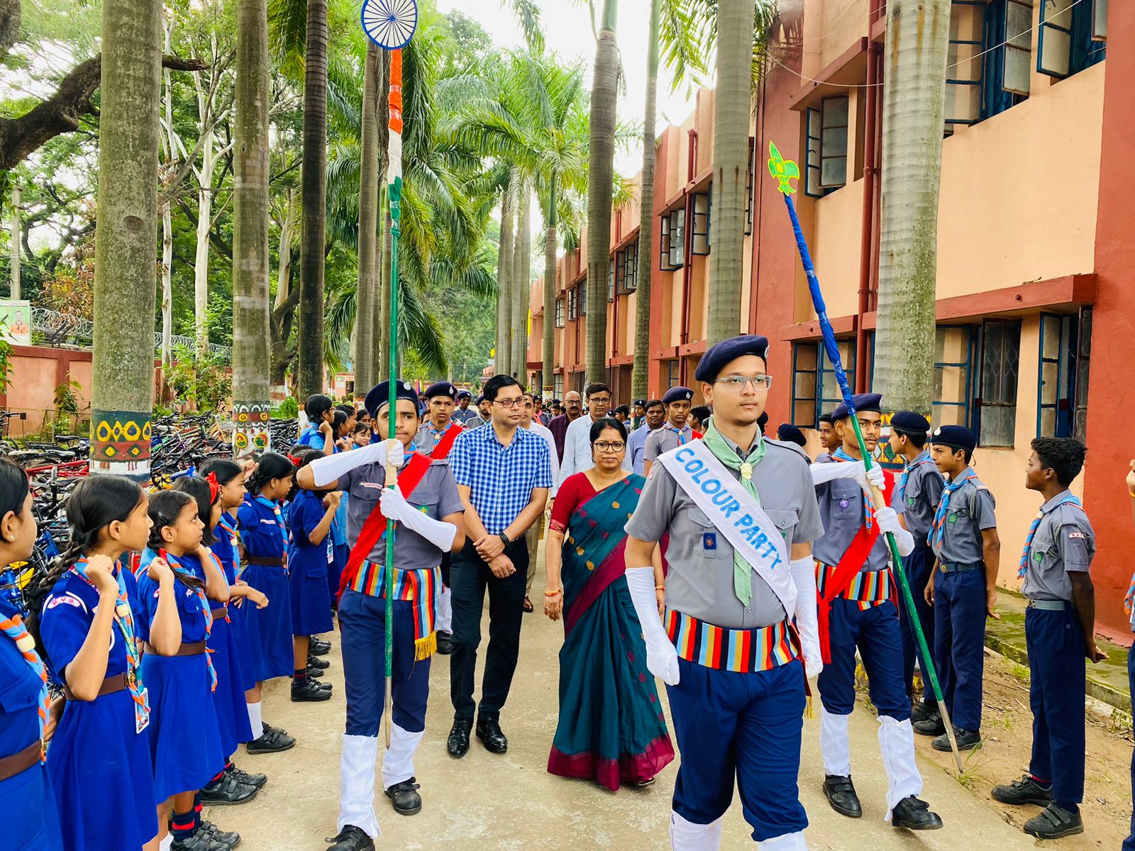 विद्यालय निरीक्षण के दौरान सहायक आयुक्त का स्वागत