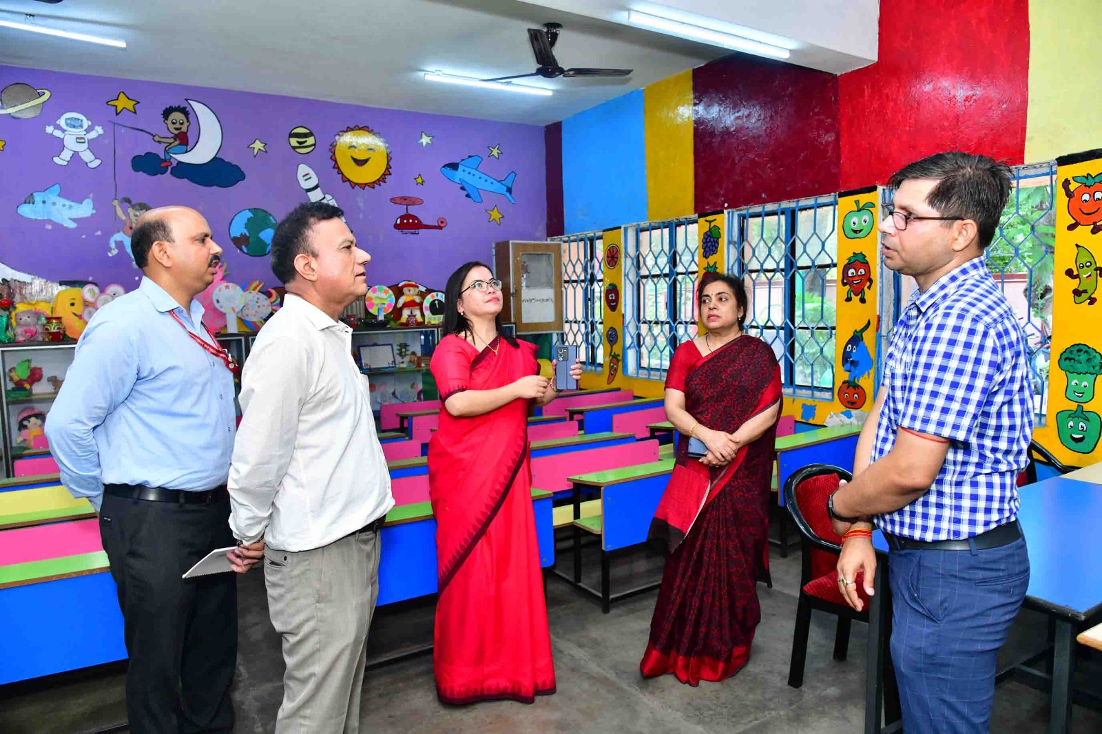 माननीय आयुक्त केवीएस ने केवी हिनू बालवाटिका का दौरा किया