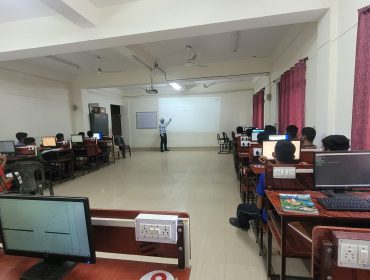 ई-क्लासरूम एवं प्रयोगशालाएँ