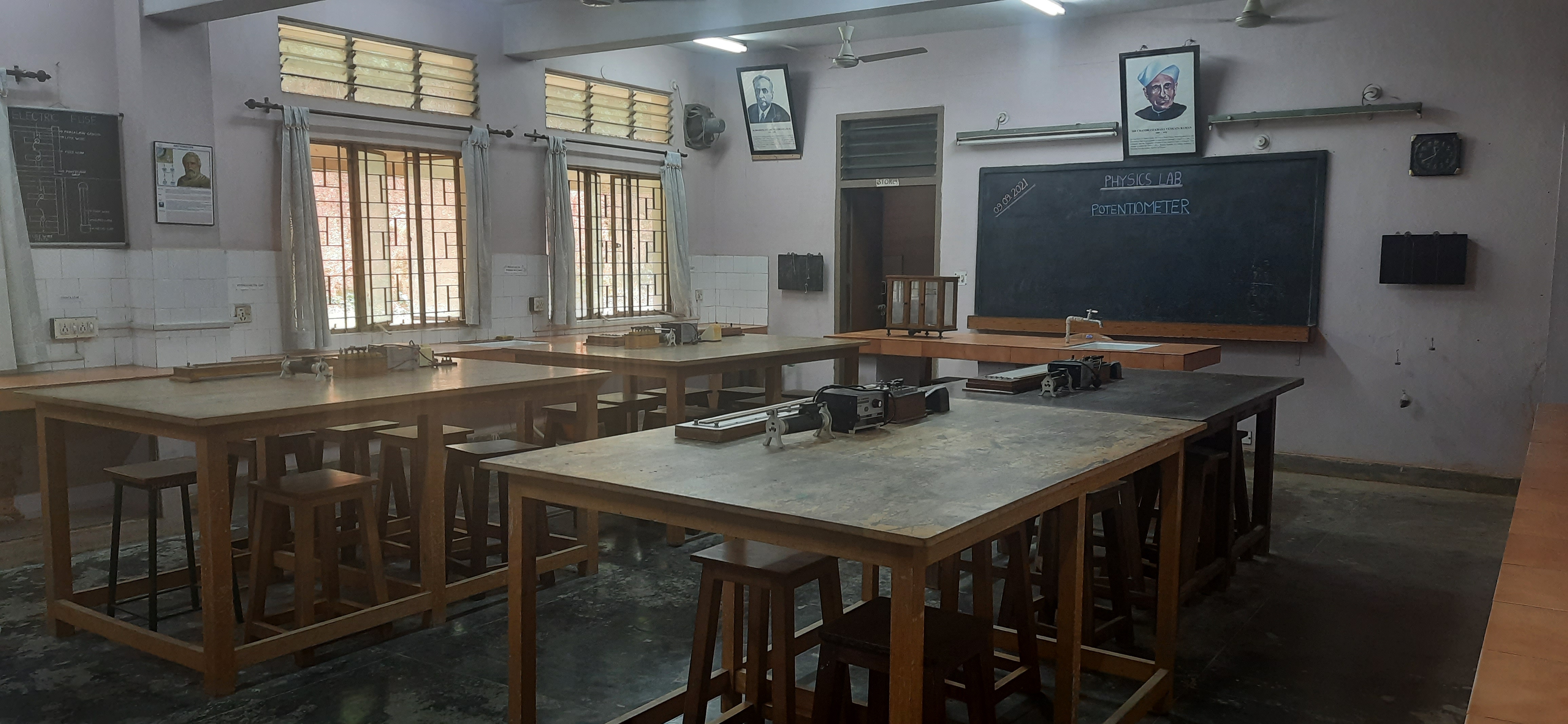 विज्ञान प्रयोगशालाएँ