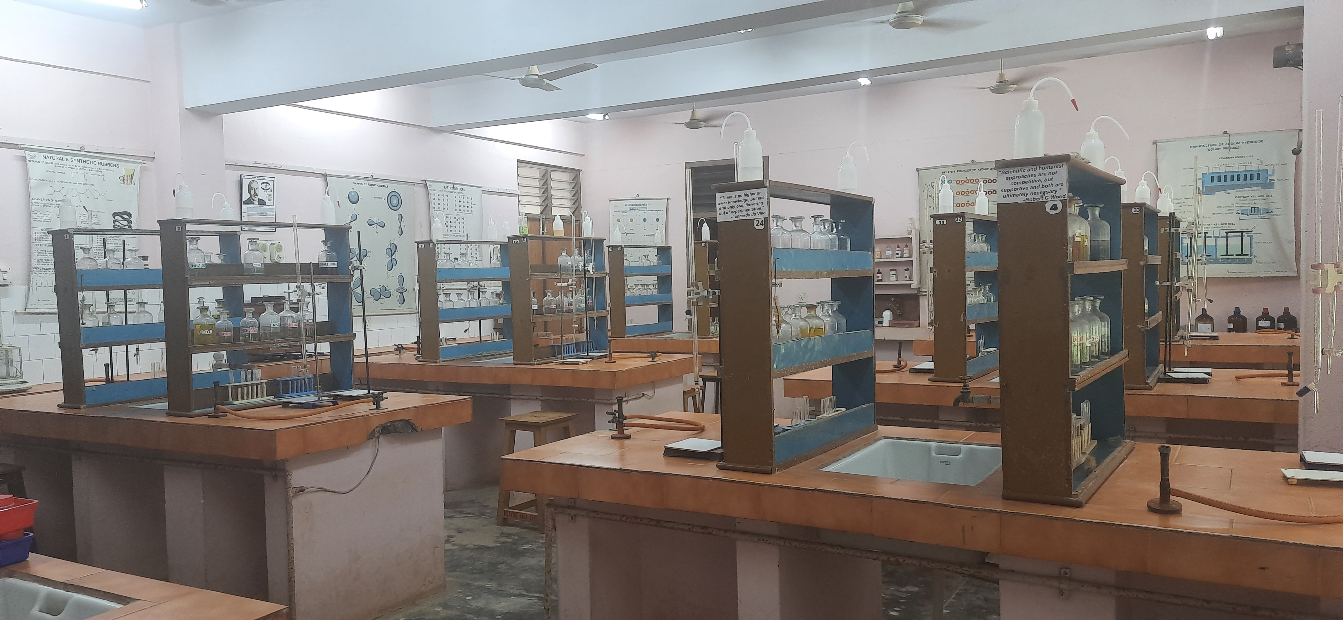 विज्ञान प्रयोगशालाएँ