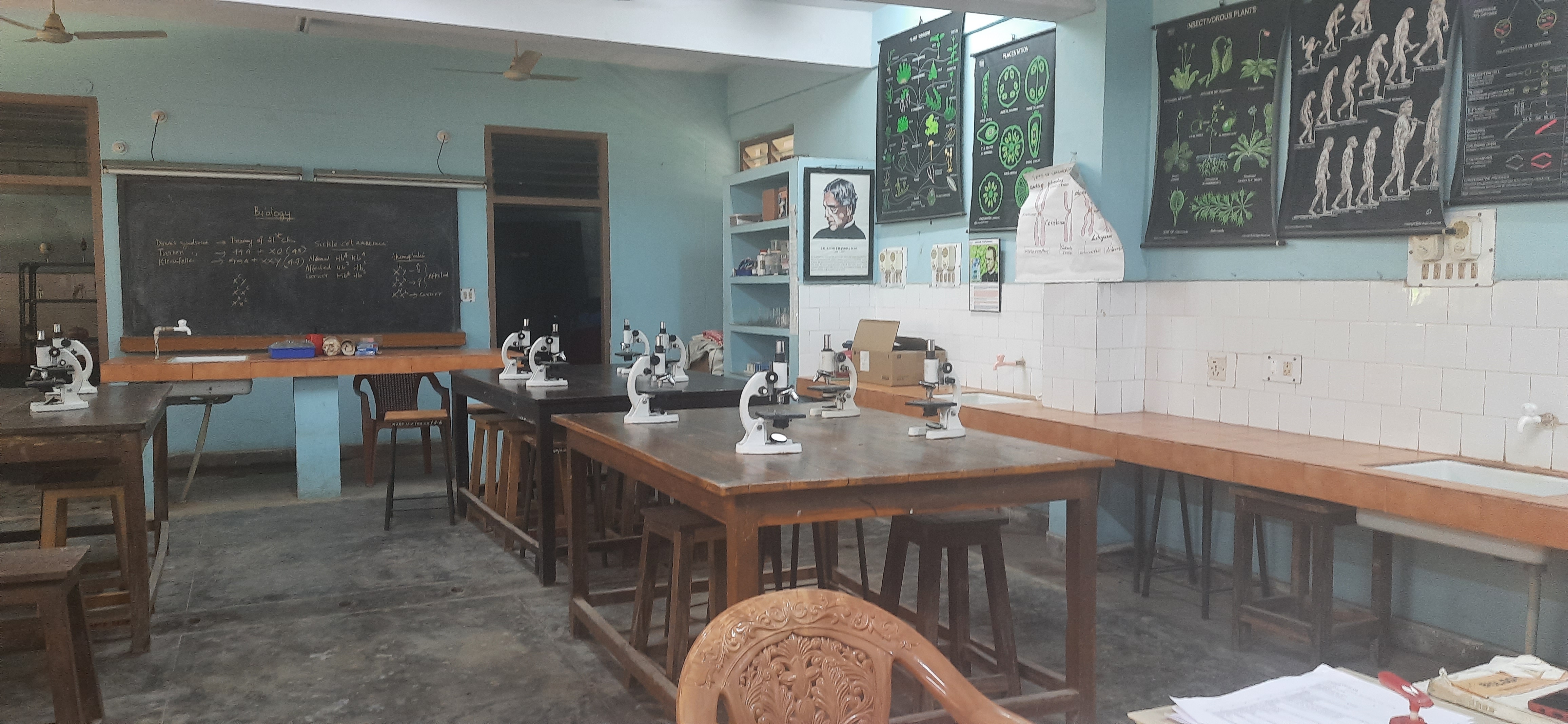 विज्ञान प्रयोगशालाएँ