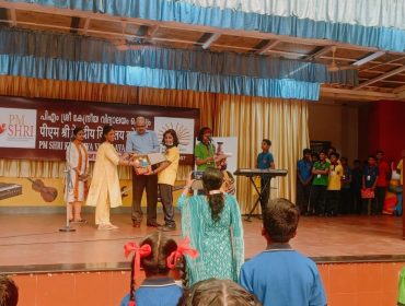 पुस्ताकोपहर उत्सव में प्रतिभागी पुस्तक वाचन, चर्चा और सांस्कृतिक गतिविधियों में भाग लेते हुए साहित्य और सीखने का जश्न मना रहे हैं