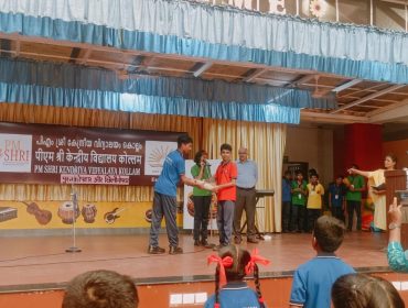 पुस्ताकोपहर उत्सव में प्रतिभागी पुस्तक वाचन, चर्चा और सांस्कृतिक गतिविधियों में भाग लेते हुए साहित्य और सीखने का जश्न मना रहे हैं