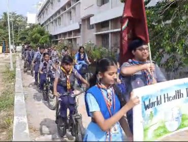 अधिनियम में भाग लेने वाले छात्र और समुदाय के सदस्य