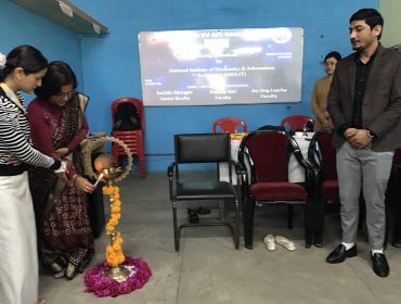 प्रिंसिपल द्वारा प्रकाश समारोह