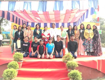 PHOTO WITH STUDENTS