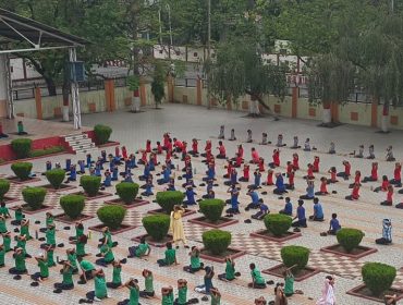 असेंबली ग्राउंड में योग दिवस