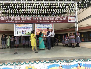 hindi diwas prize distribution (2)