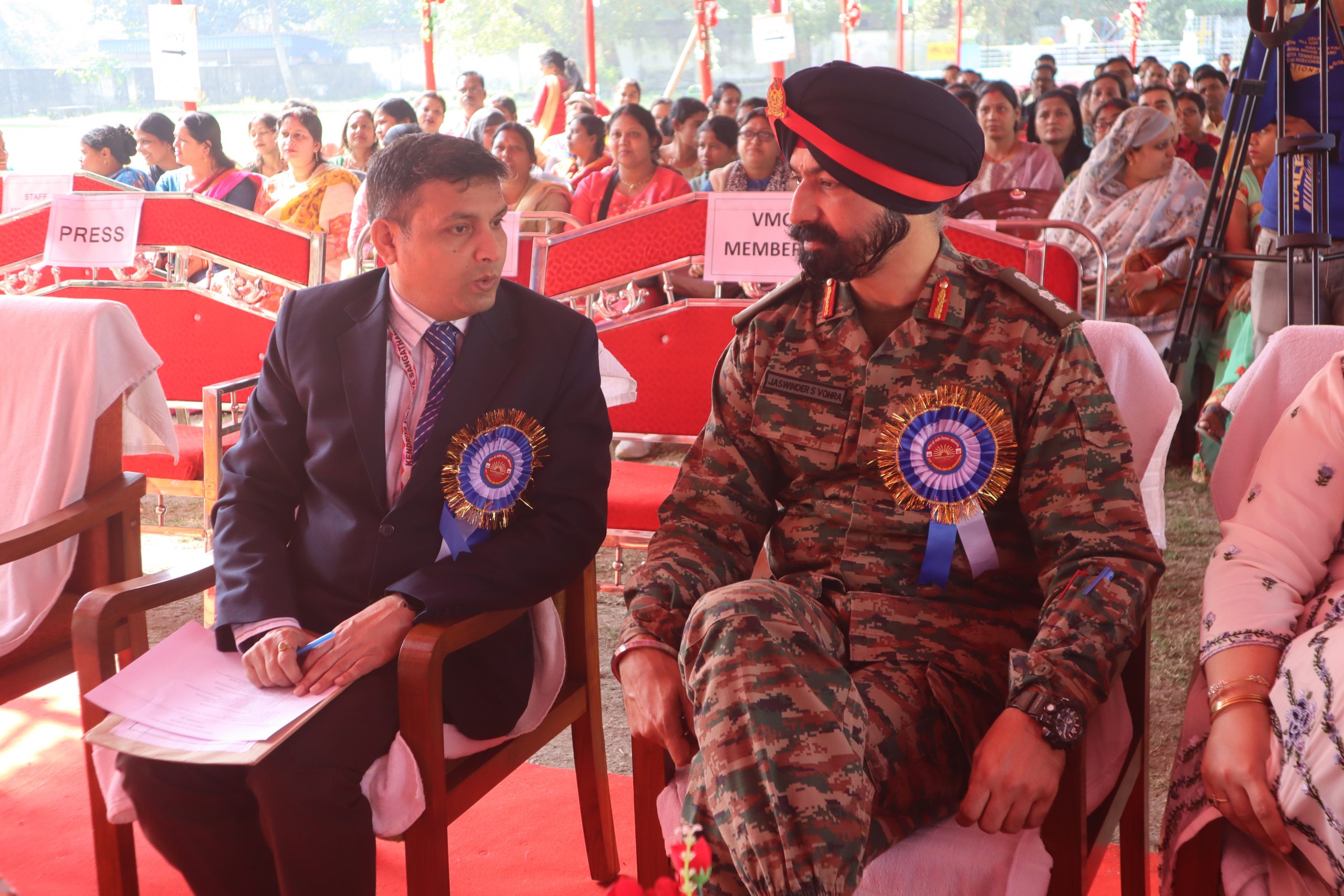 PRINCIPAL PM SHRI KV KANKINARA WITH HON'BLE VMC CHAIRMAN COL. J.S VOHRA