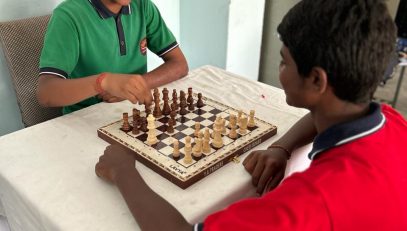 विद्यार्थियों द्वारा शतरंज का खेल