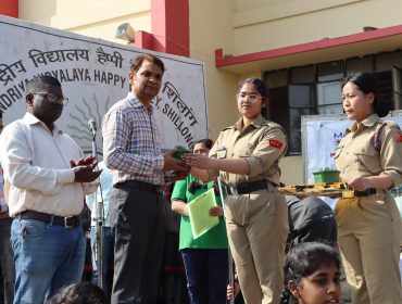 विश्व पृथ्वी दिवस 2024 पर प्रिंसिपल का स्वागत