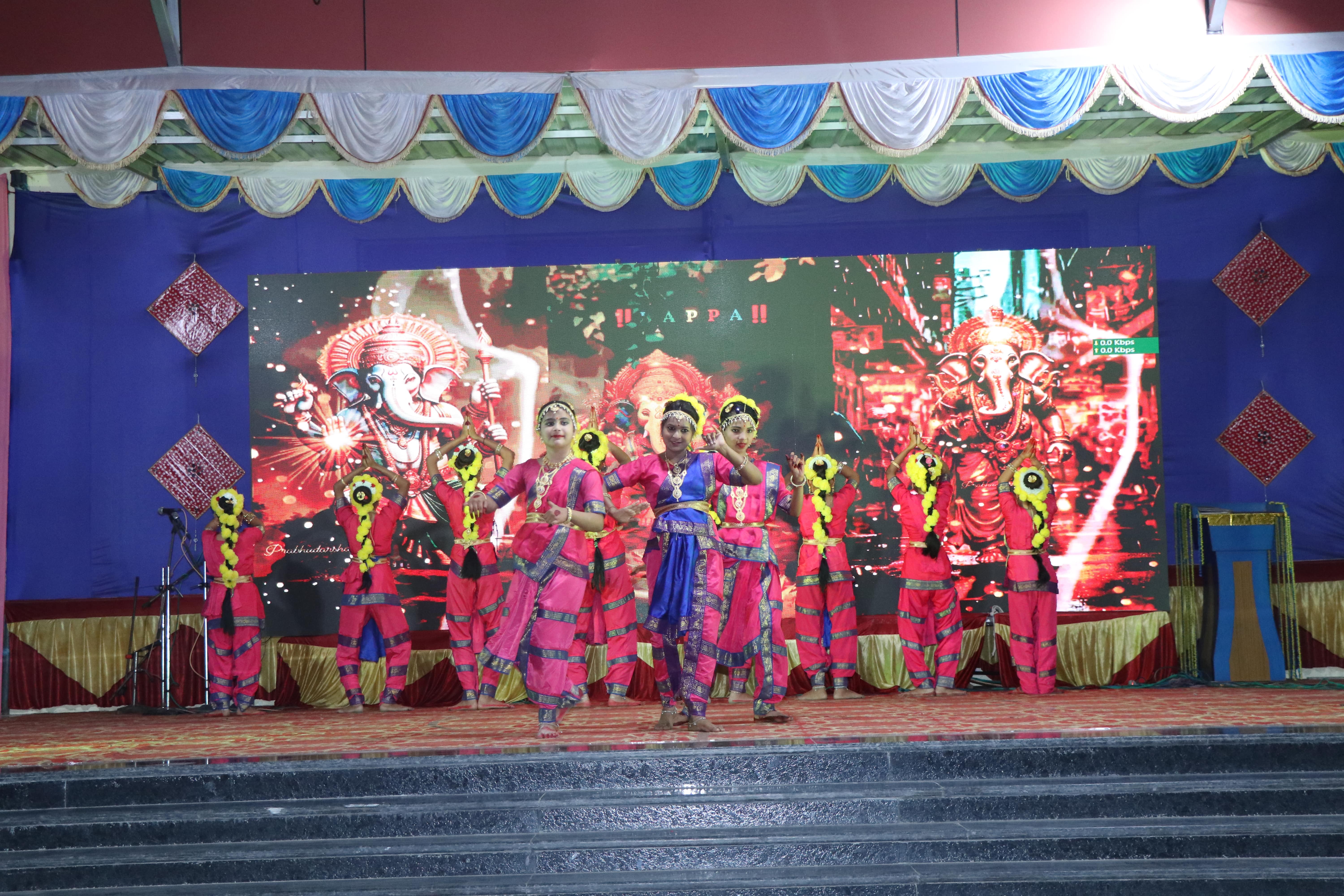 स्कूल नृत्य