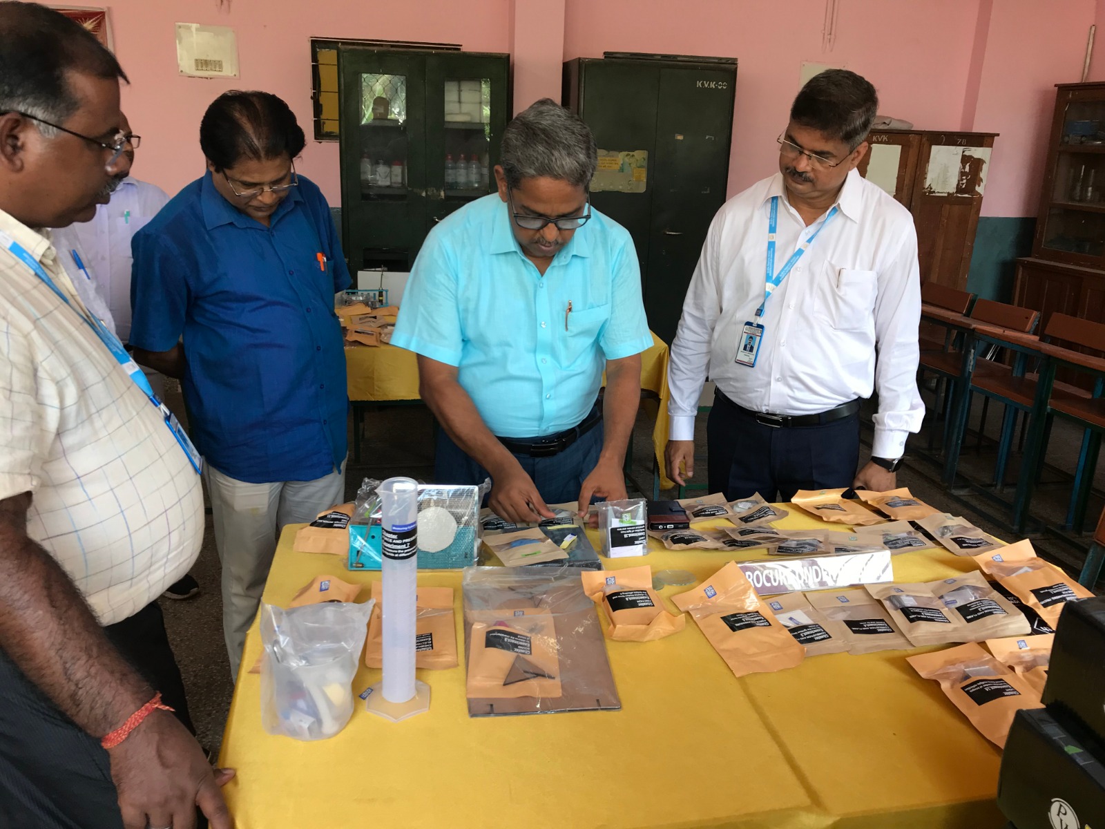 DC Sir with PM SHRI Kits