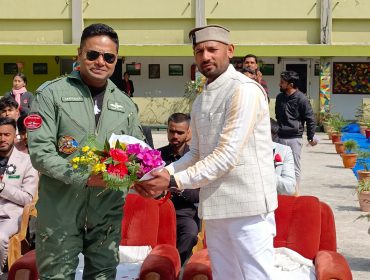 Mohd Ajaharuddin, Principal felicitating VMC Chairman Gp. Cap. Arpit kala VM
