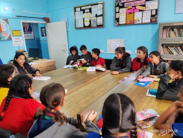 लाइब्रेरी बुक क्लब गतिविधि