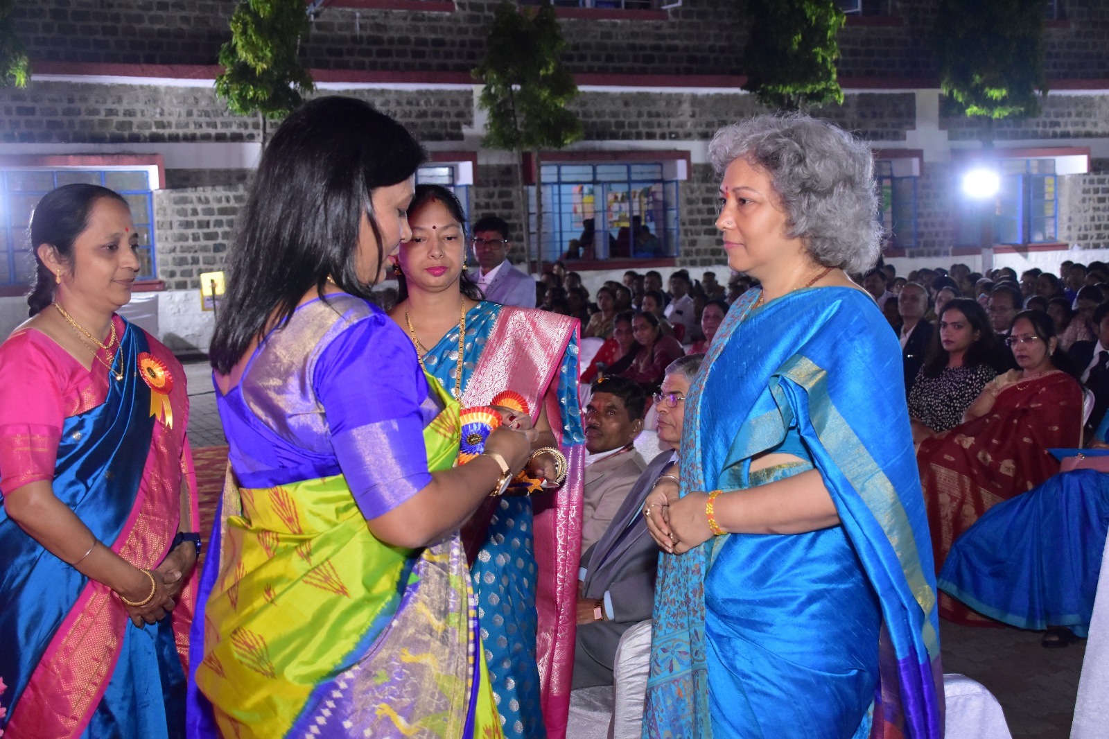 डीसी मैडम के साथ वार्षिक दिवस