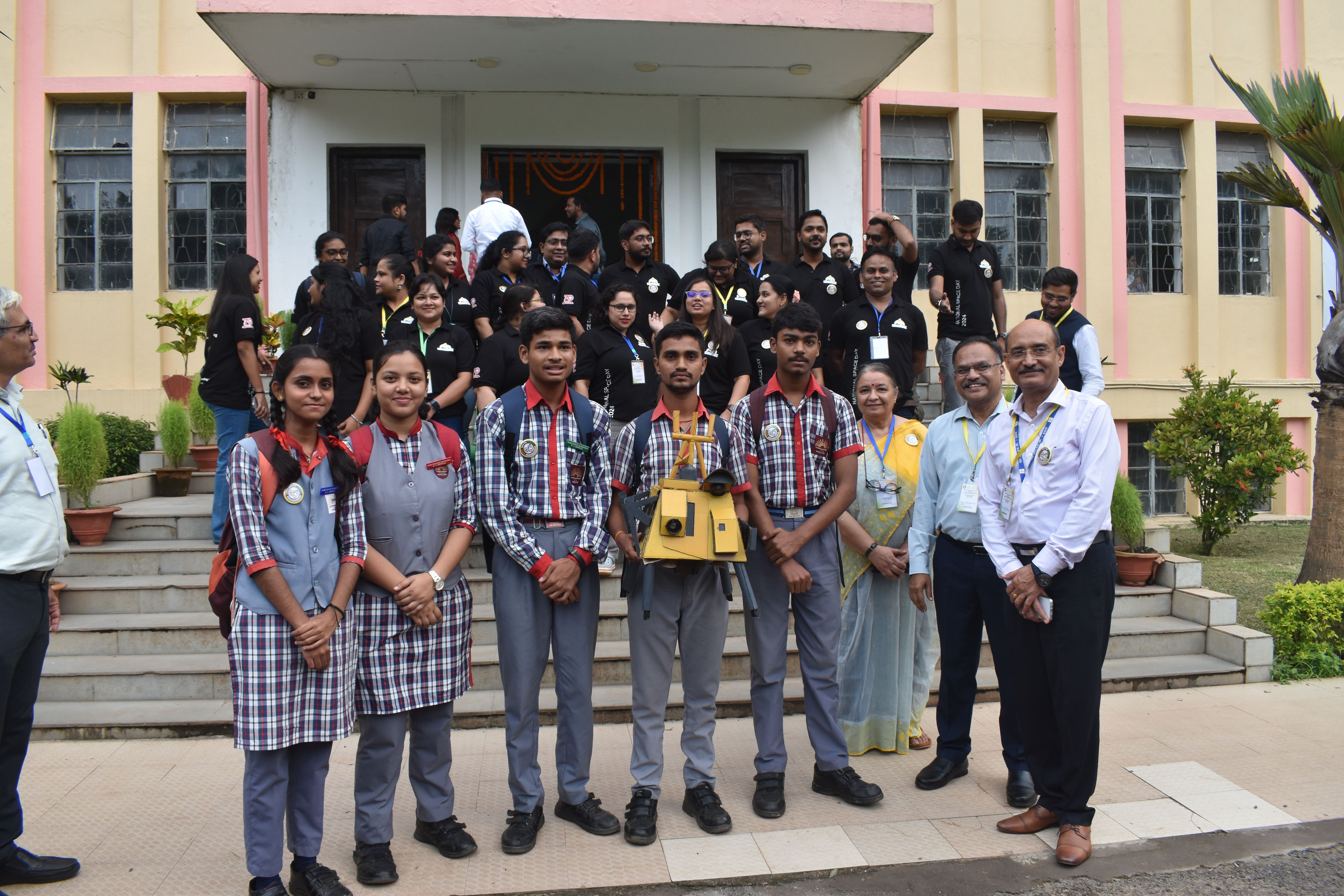 Students with ISRO scientists