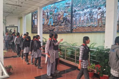 Students visiting State Museum