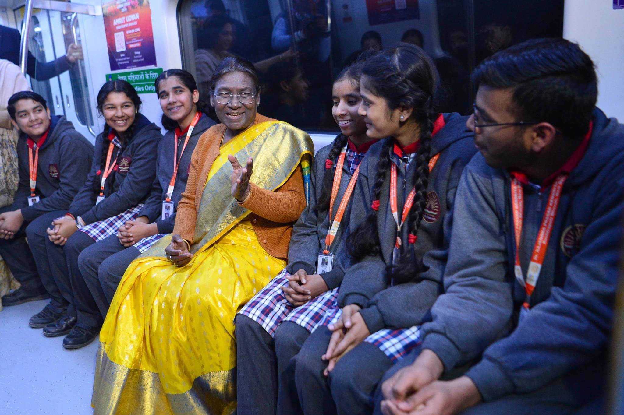 Metro Ride of the Students with Hon'ble President of India Smt Draupdi Murmu