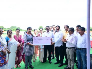 स्कूल टॉपर के लिए पुरस्कार