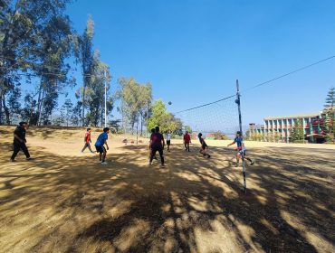 STUDENTS PLAYING IN CAMPUS