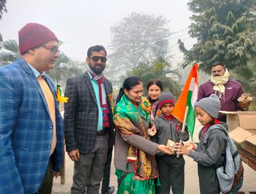 26 जनवरी को मिठाई वितरण