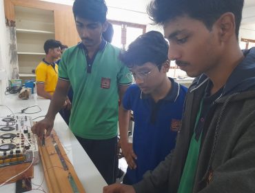 भौतिकी प्रयोगशाला तीन