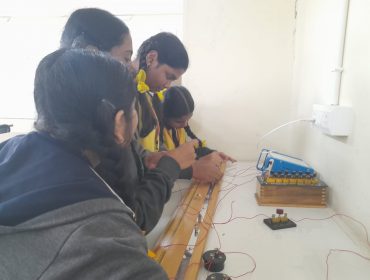 भौतिकी प्रयोगशाला चार