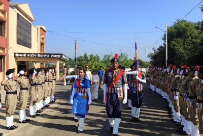 स्काउट्स एंड गाइड्स और एनसीसी द्वारा स्वागत