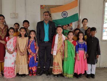 PRINCIPAL IC WITH CHILDREN ON TRADITIONAL DANCE DAY