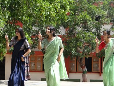 वरिष्ठ माध्यमिक छात्रों द्वारा नृत्य