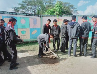 विद्यालय परिसर की सफ़ाई