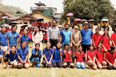 शिवाजी हाउस और अशोका हाउस की टीमें अपने प्रशिक्षकों और शिक्षकों के साथ